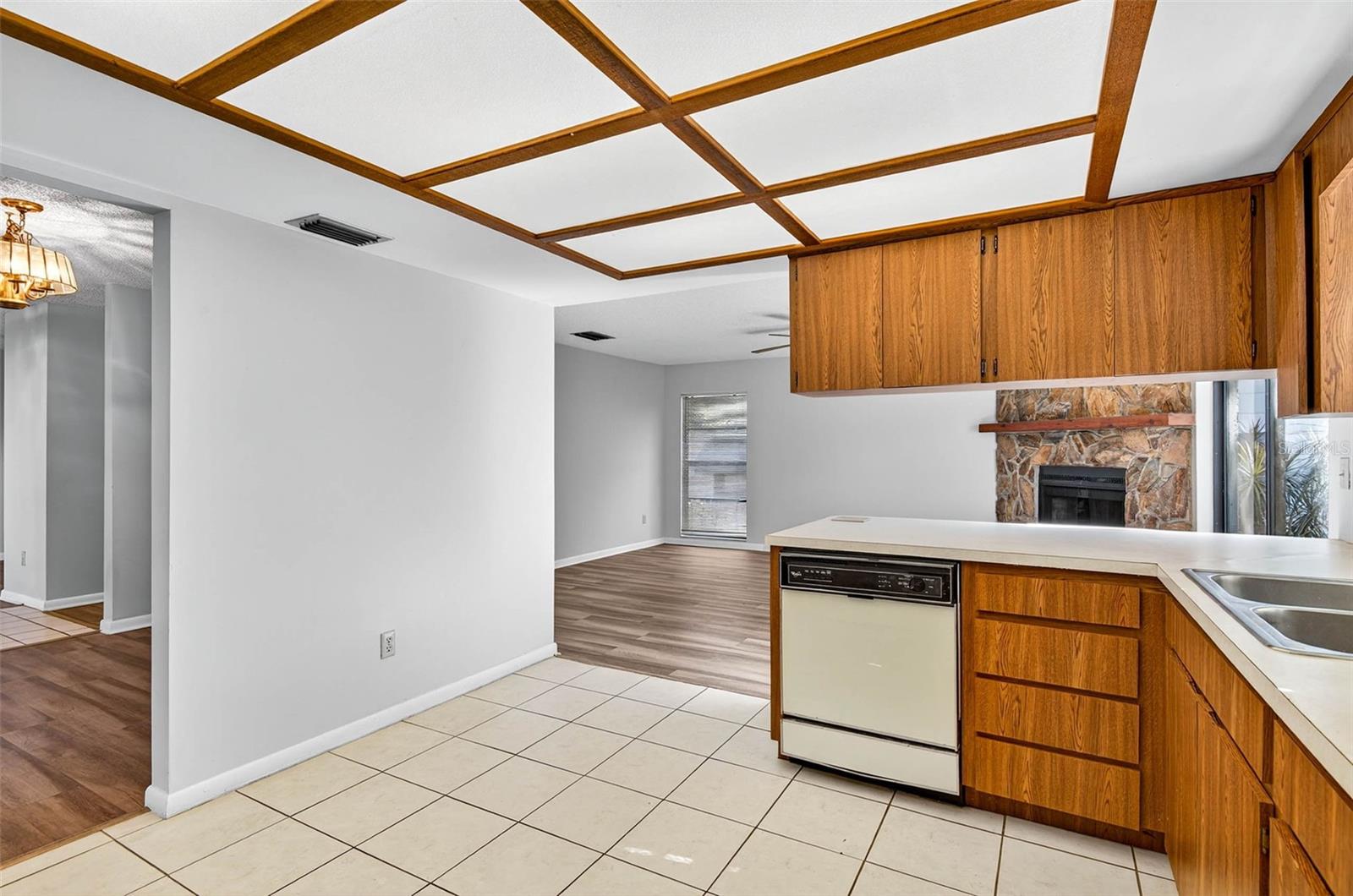 Image 17 of 33 For 5615 Mckay Avenue