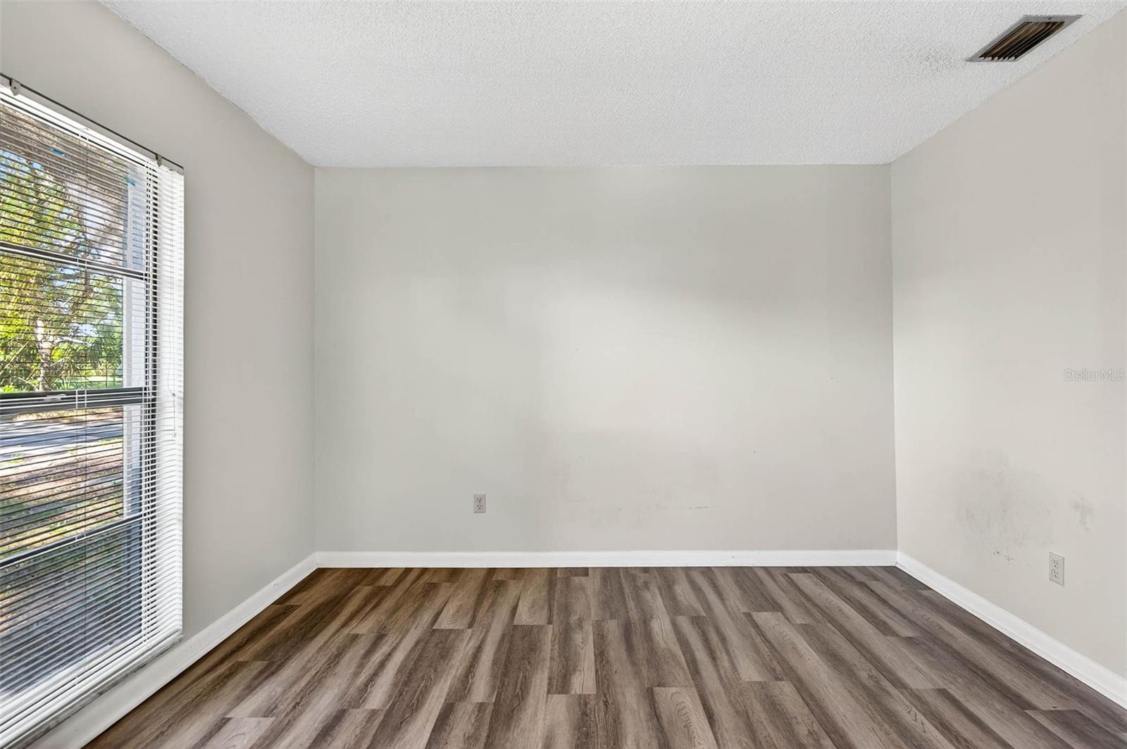 Image 19 of 33 For 5615 Mckay Avenue