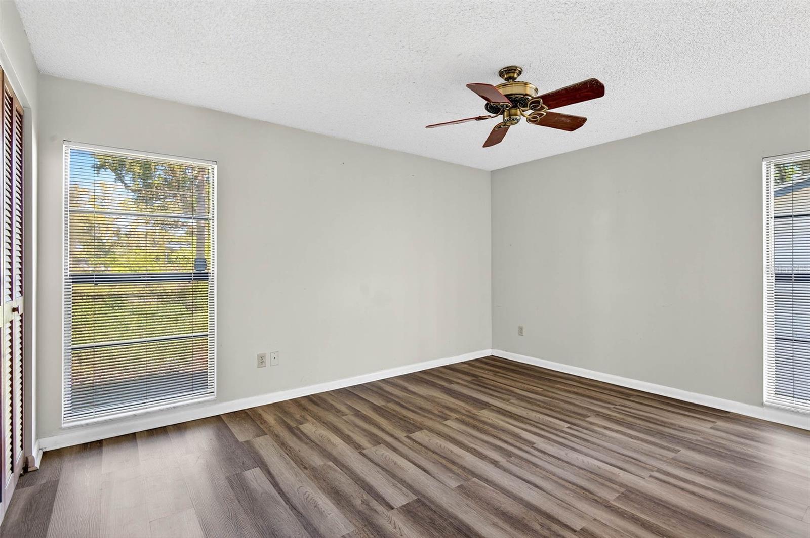 Image 23 of 33 For 5615 Mckay Avenue