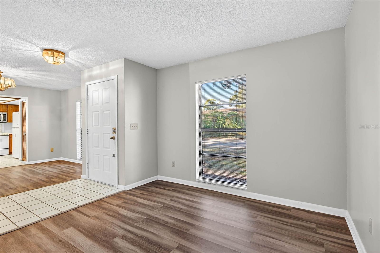 Image 7 of 33 For 5615 Mckay Avenue