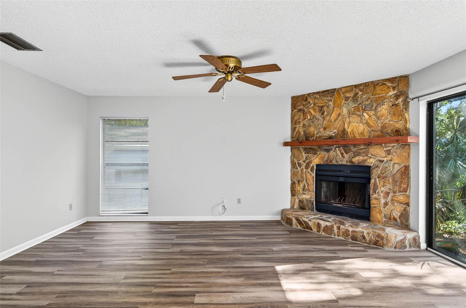 Image 9 of 33 For 5615 Mckay Avenue