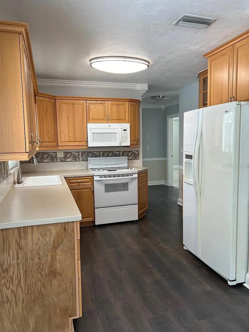 Image 10 of 19 For 6690 17th Street N