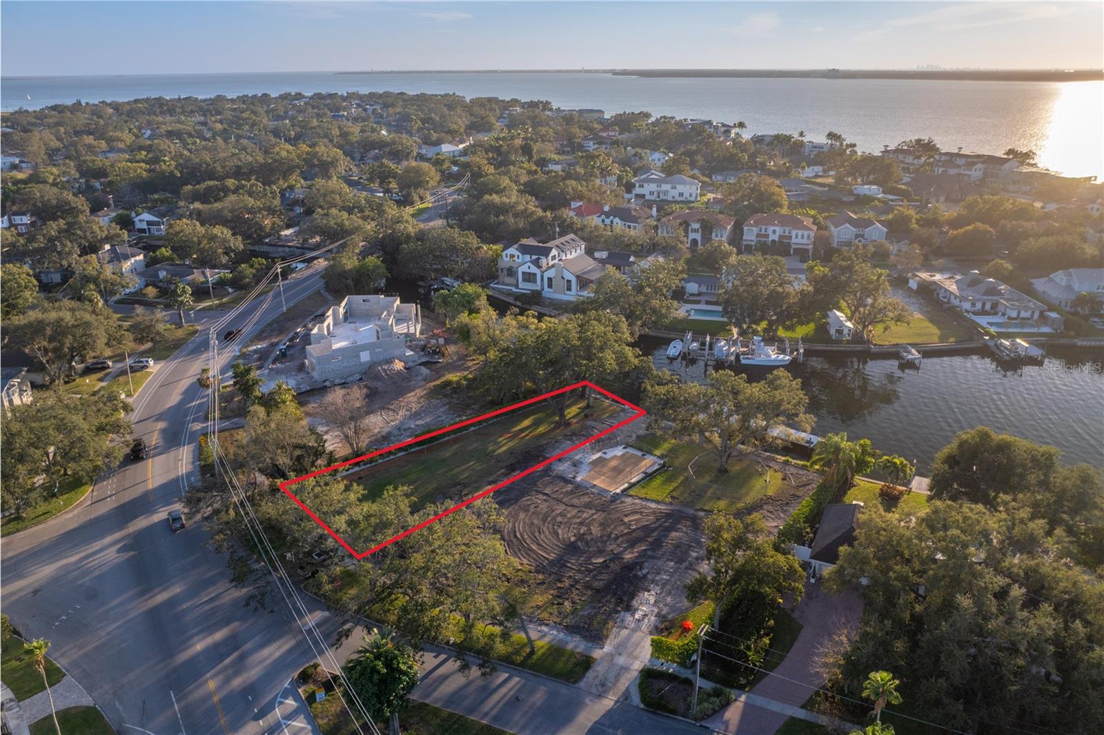 Listing photo id 9 for 418 Blanca Avenue