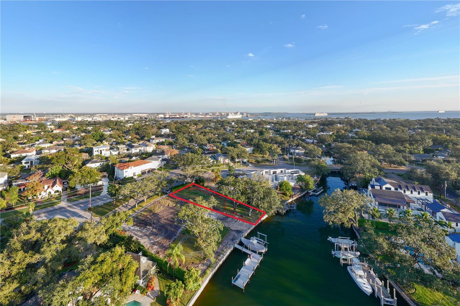 Listing photo id 6 for 418 Blanca Avenue