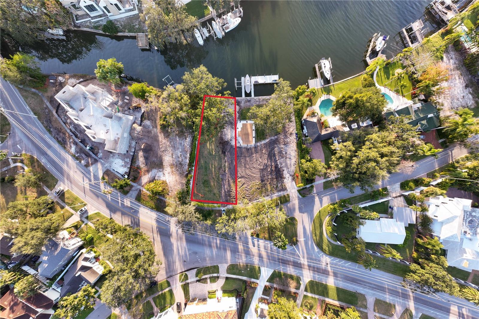 Listing photo id 7 for 418 Blanca Avenue