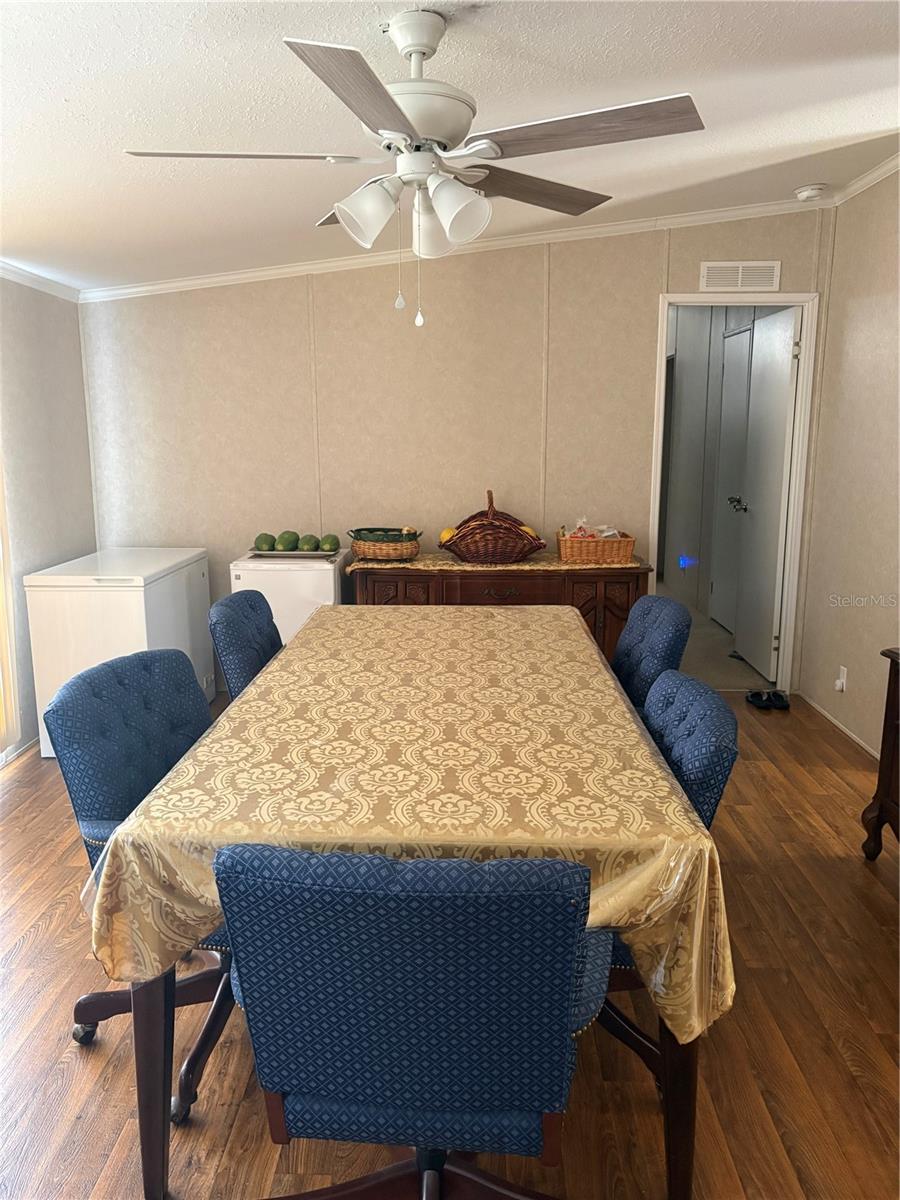 Listing photo id 10 for 10342 Shady Drive