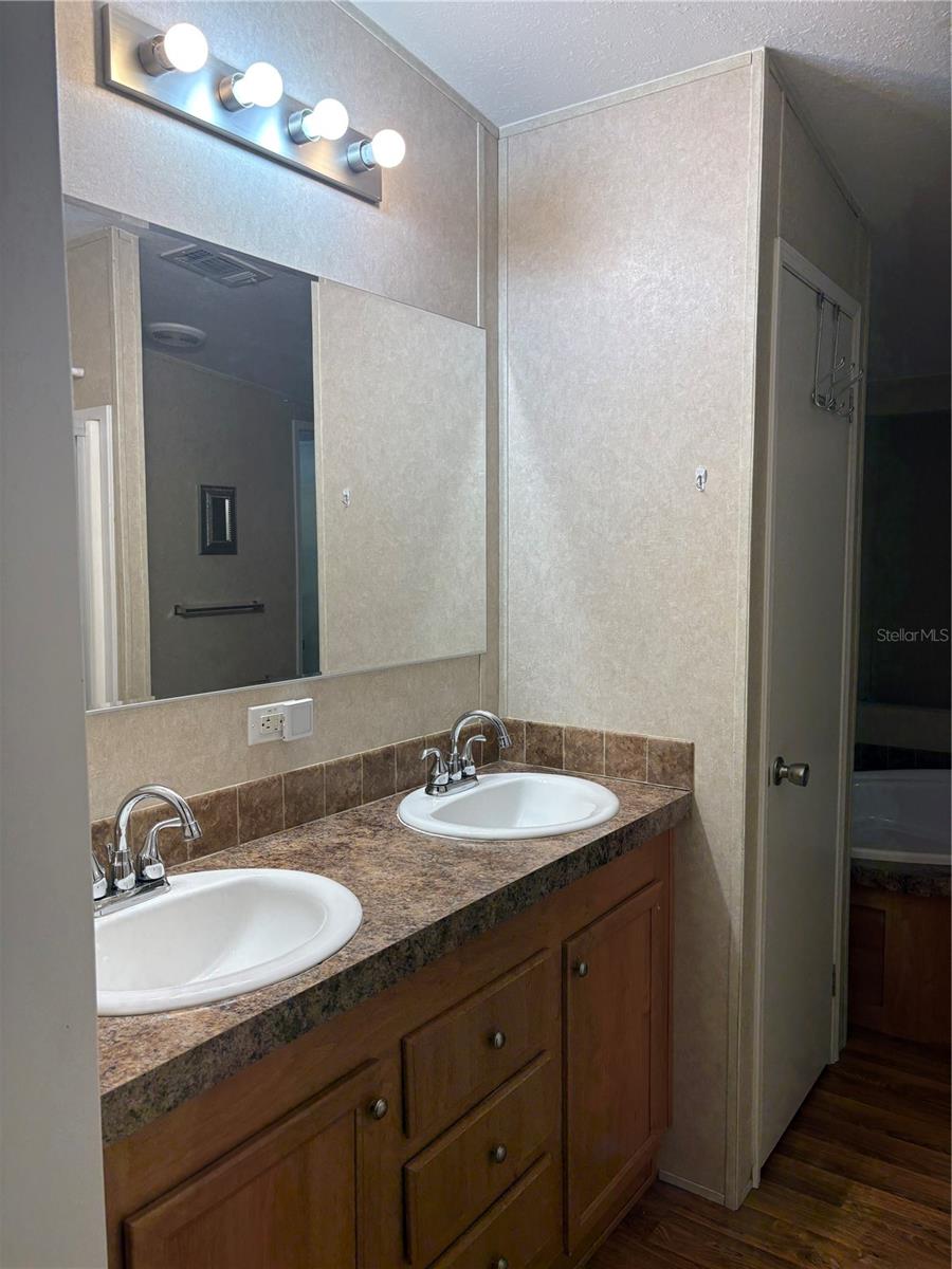 Listing photo id 20 for 10342 Shady Drive