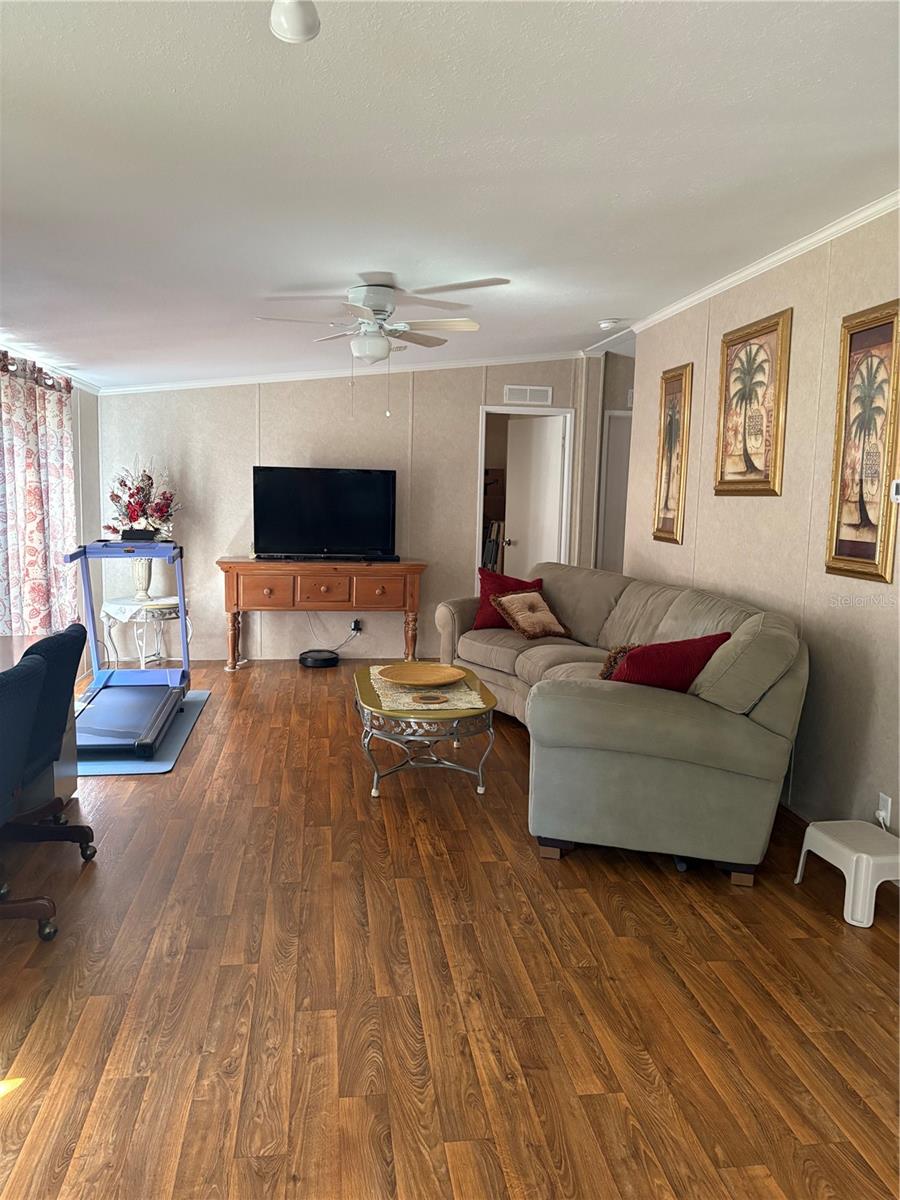 Listing photo id 1 for 10342 Shady Drive