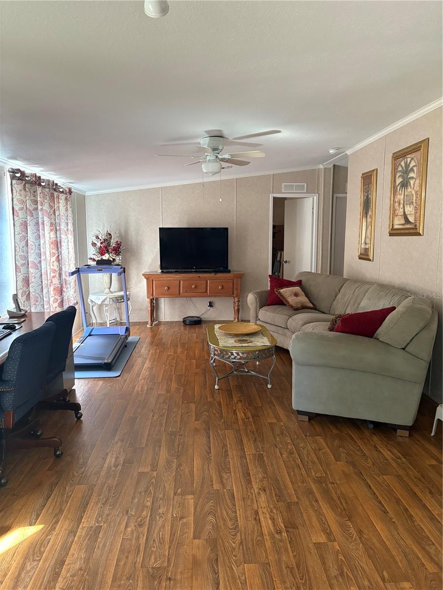 Listing photo id 2 for 10342 Shady Drive