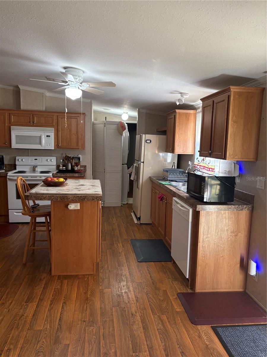 Listing photo id 4 for 10342 Shady Drive