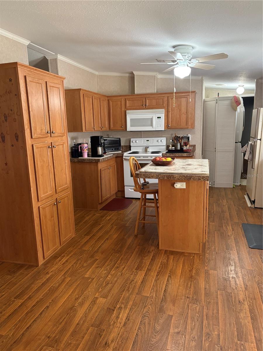 Listing photo id 5 for 10342 Shady Drive