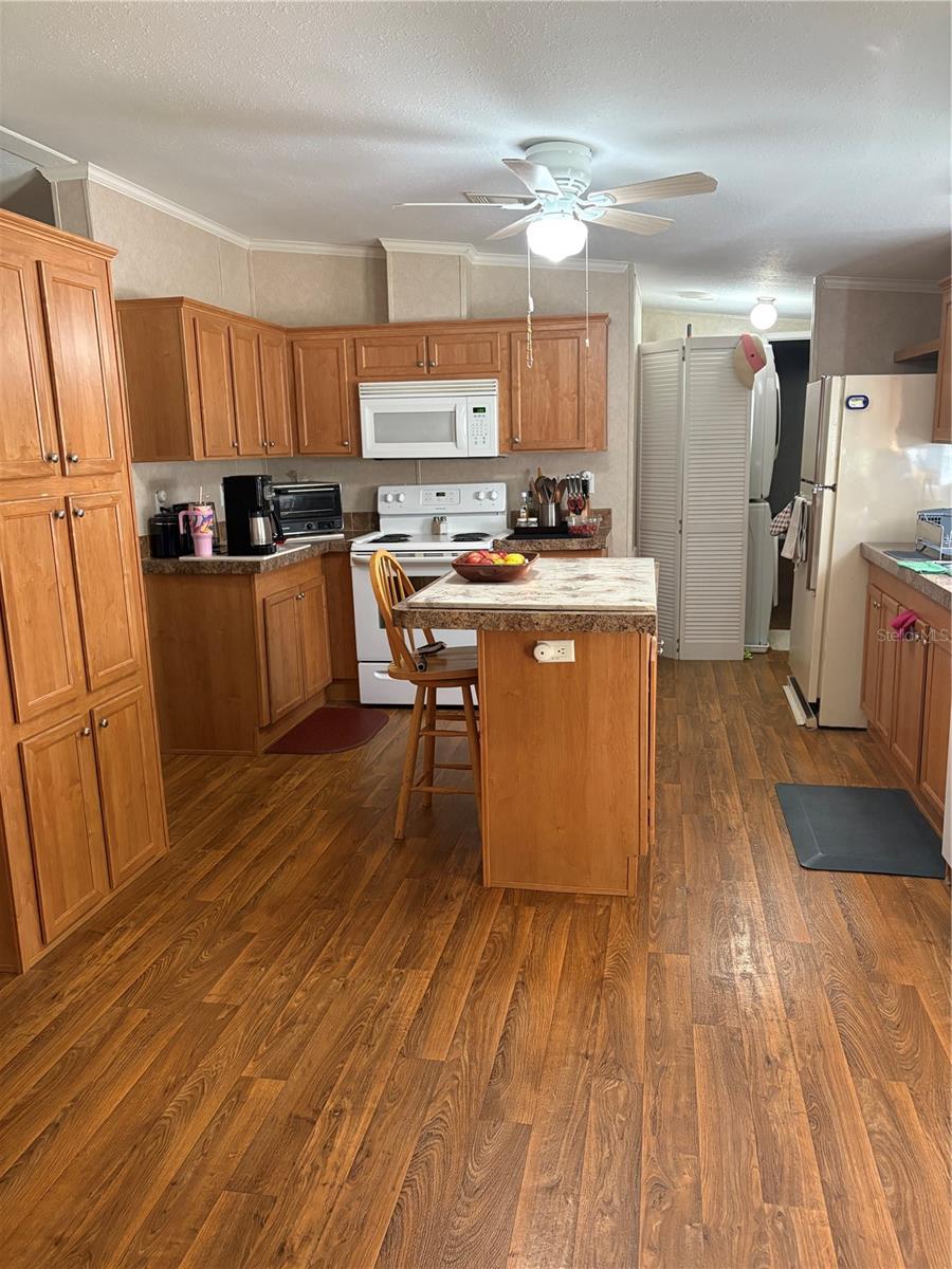 Listing photo id 6 for 10342 Shady Drive