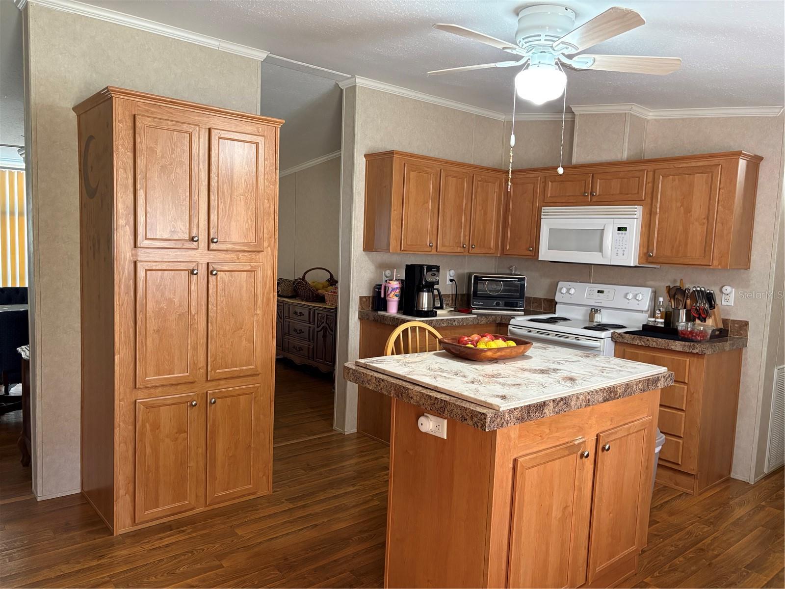 Listing photo id 7 for 10342 Shady Drive