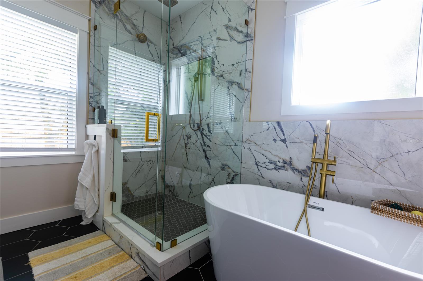 Image 16 of 25 For 507 Paris Street