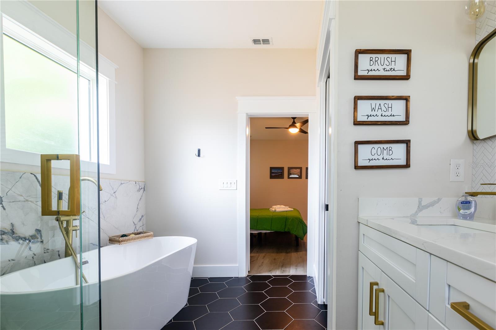 Image 17 of 25 For 507 Paris Street