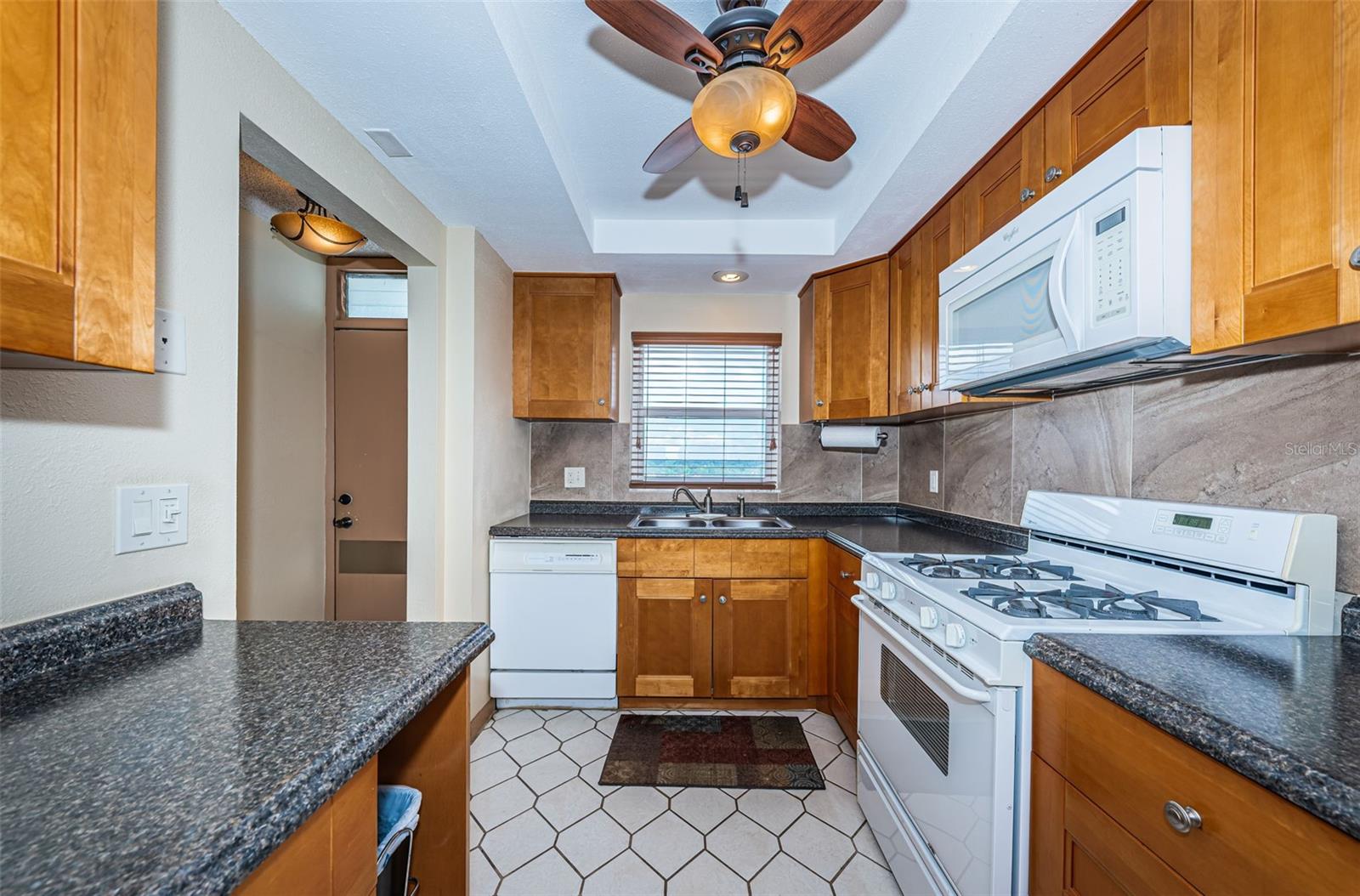 Image 21 of 82 For 6020 Shore Boulevard S 1009