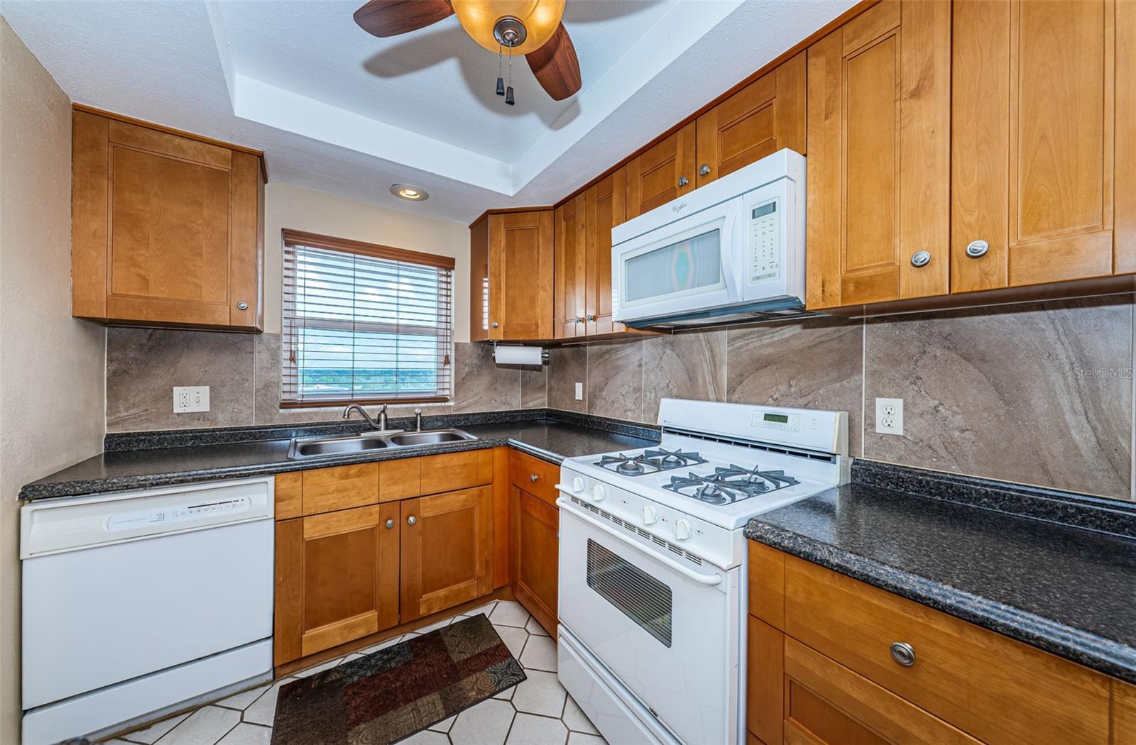 Image 22 of 82 For 6020 Shore Boulevard S 1009