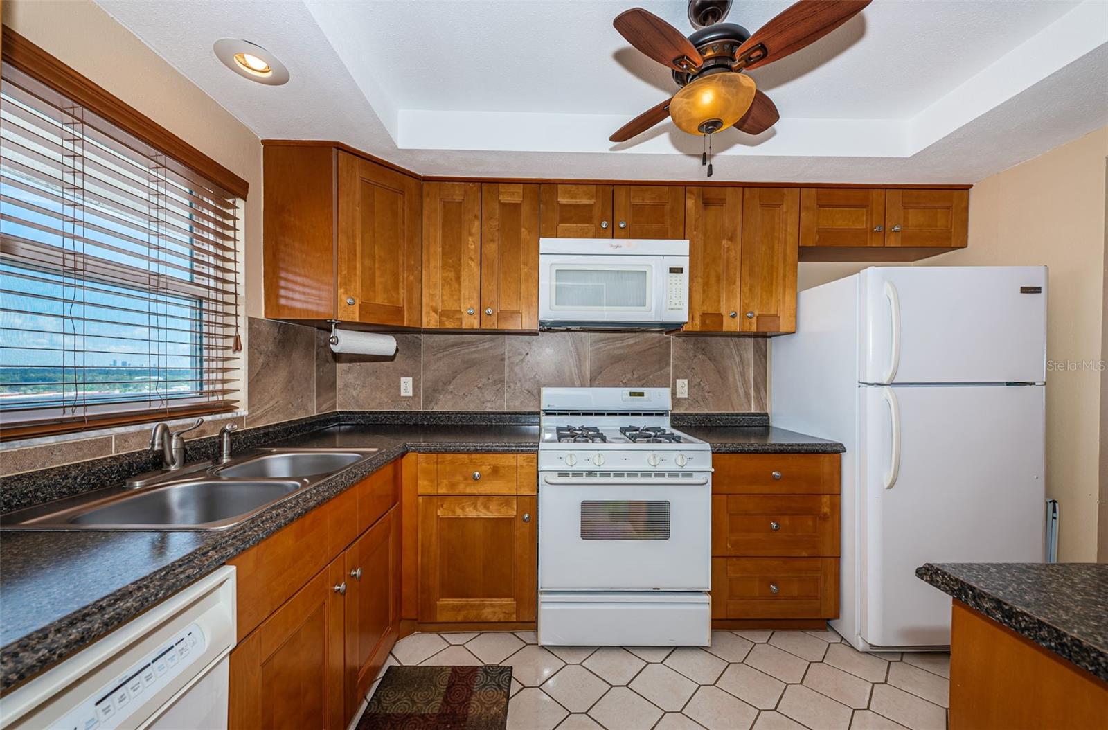 Image 25 of 82 For 6020 Shore Boulevard S 1009