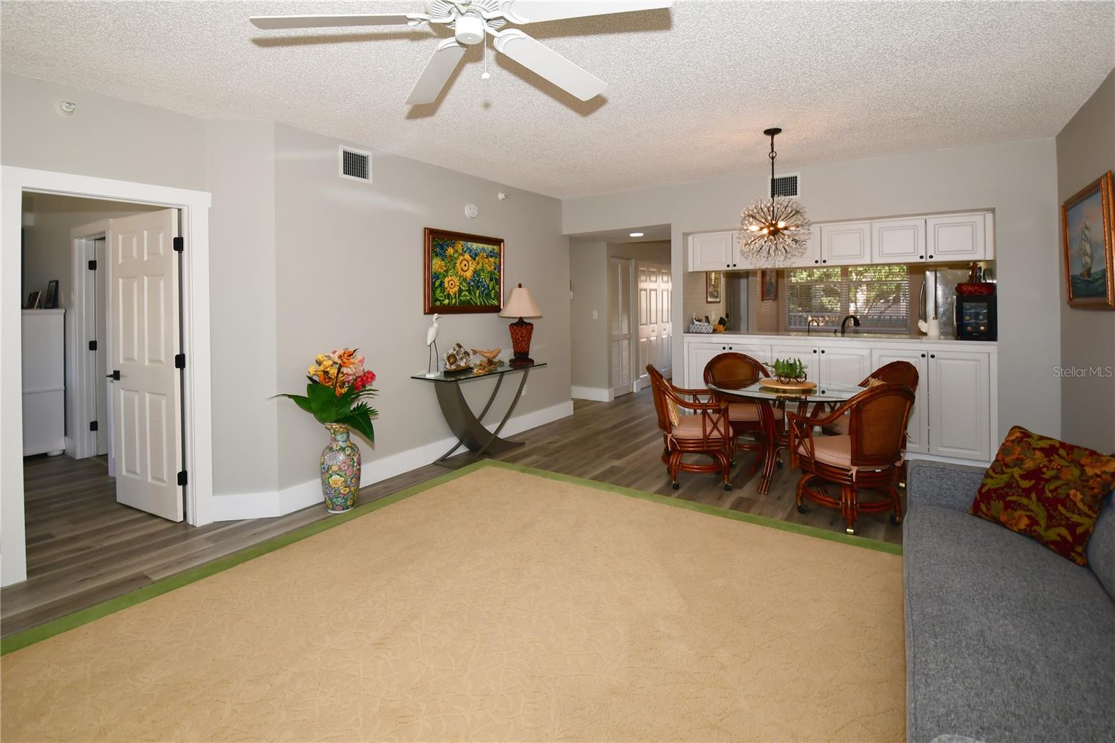 Image 17 of 62 For 6425 Shoreline Drive 10105