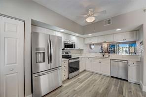 Image 23 of 62 For 6425 Shoreline Drive 10105