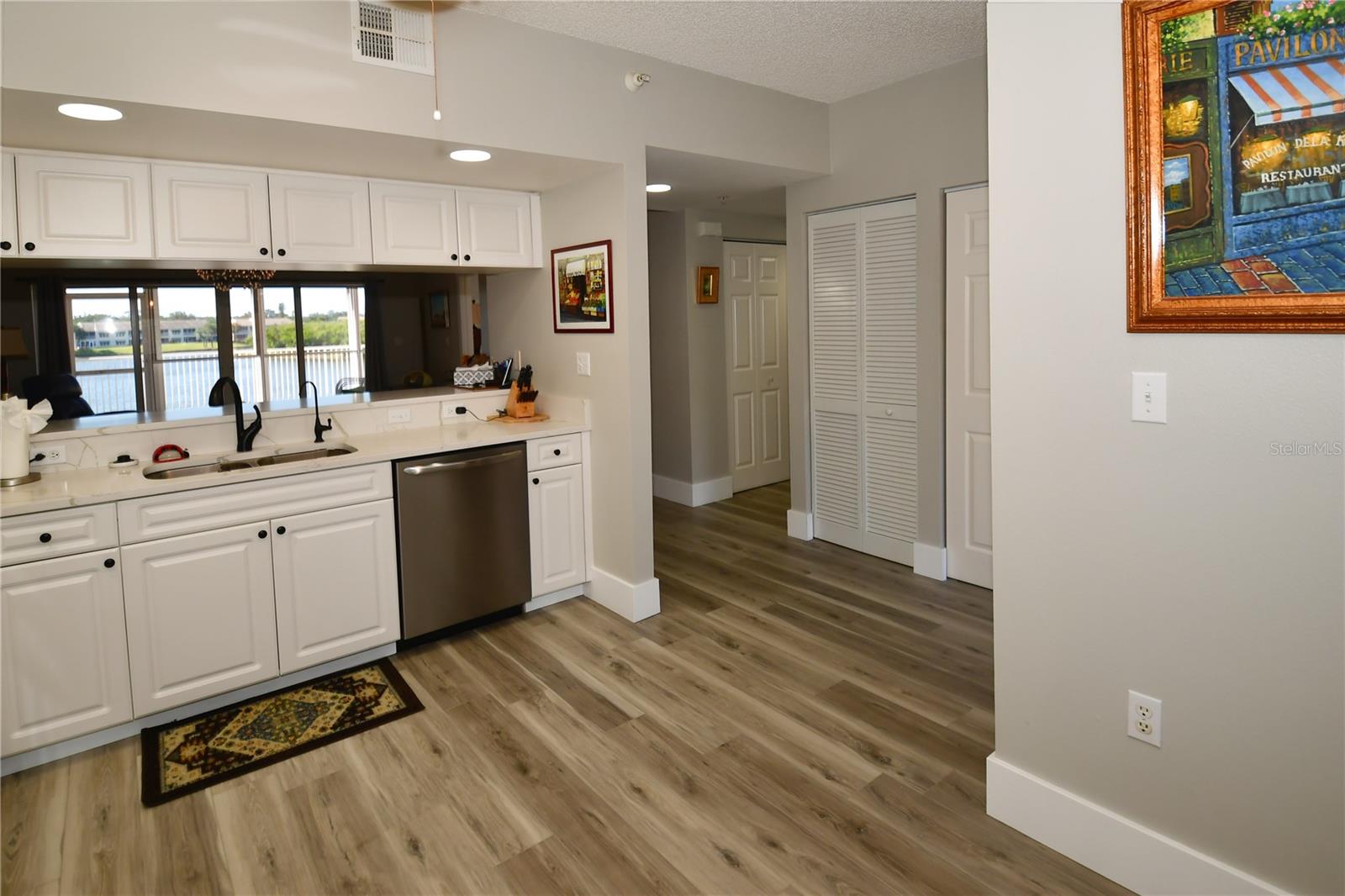 Image 24 of 62 For 6425 Shoreline Drive 10105