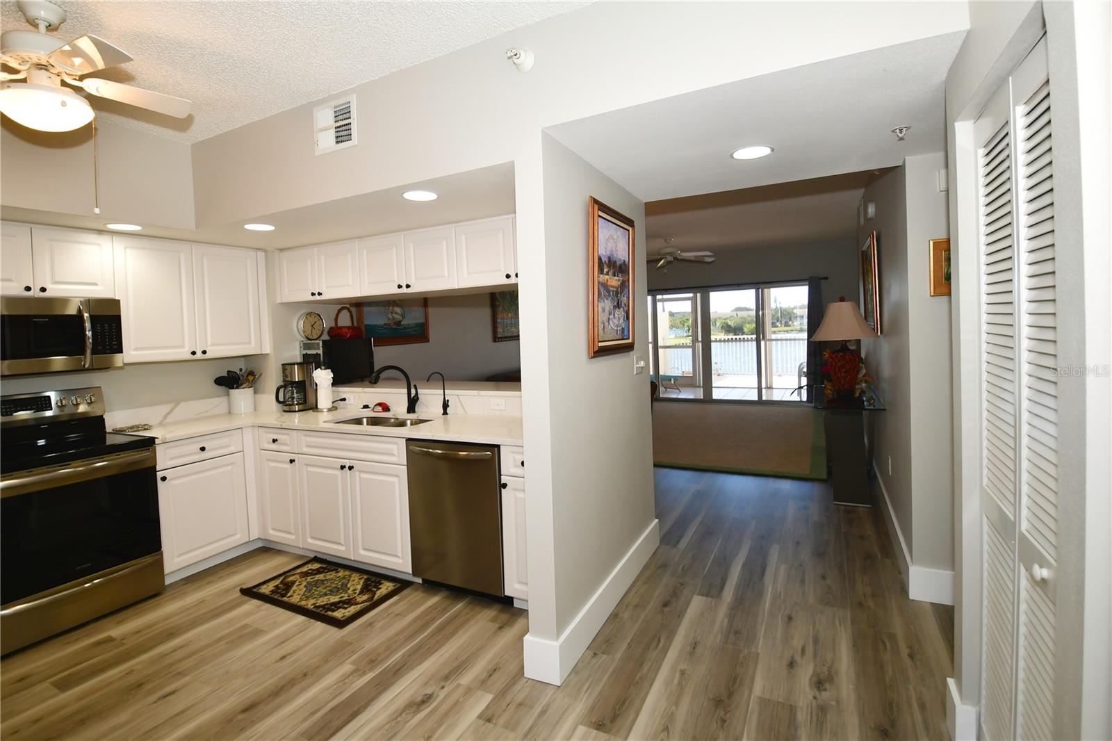 Image 25 of 62 For 6425 Shoreline Drive 10105