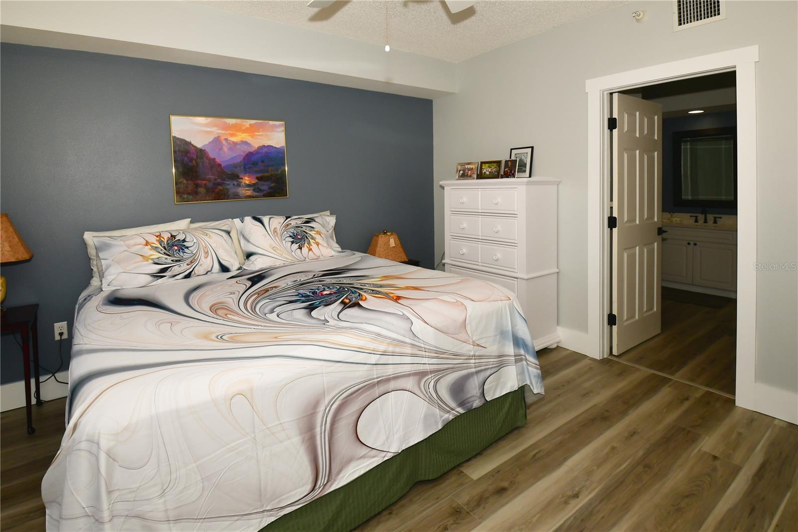 Image 28 of 62 For 6425 Shoreline Drive 10105