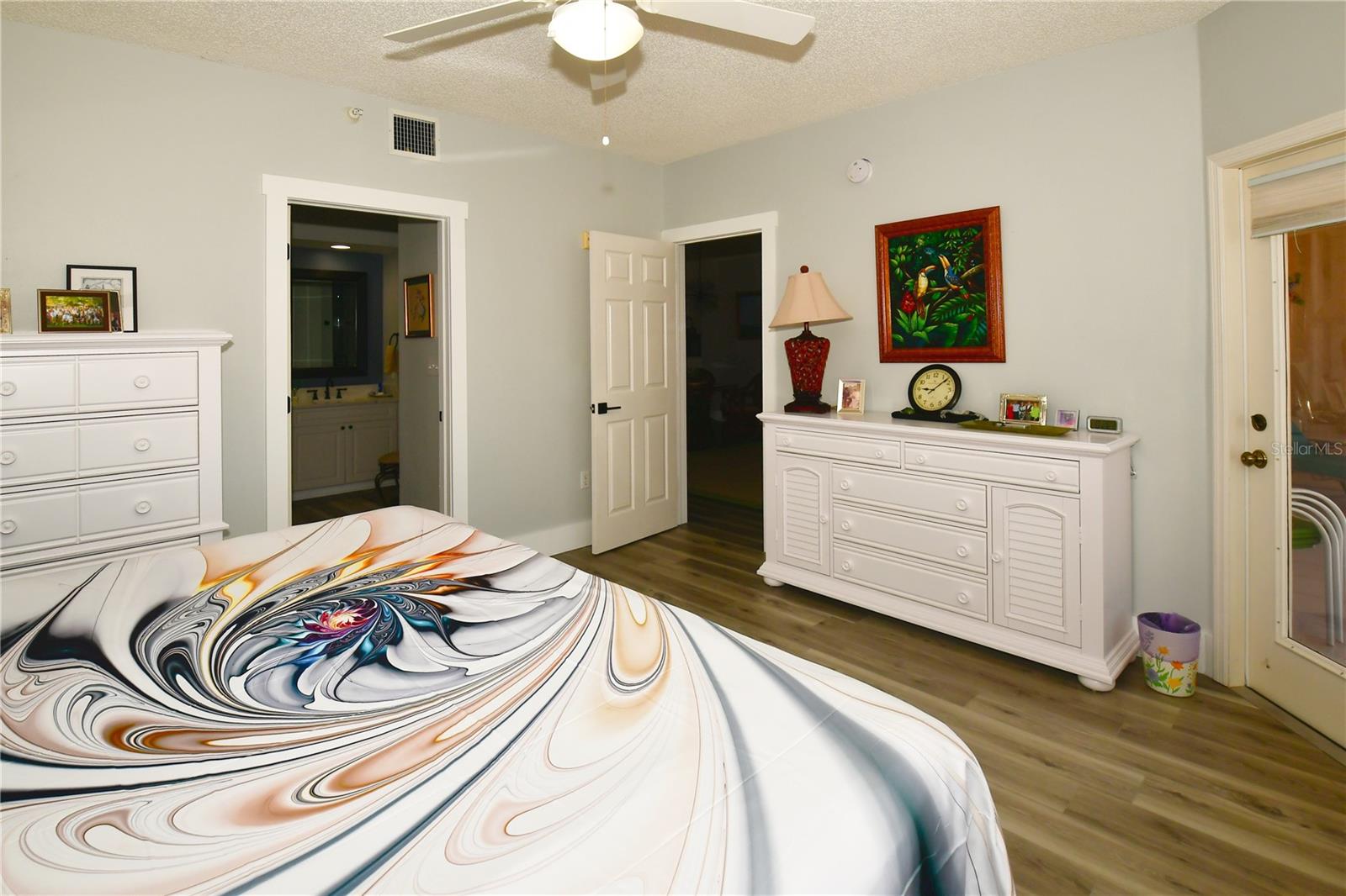 Image 30 of 62 For 6425 Shoreline Drive 10105