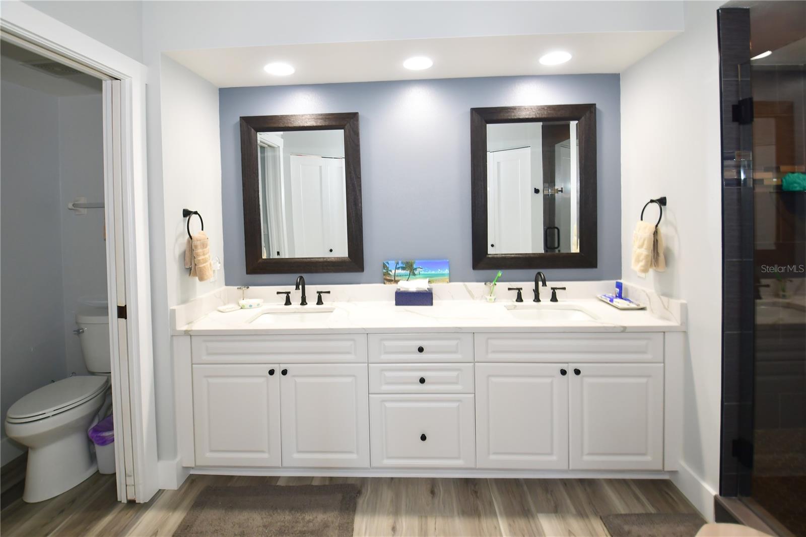 Image 32 of 62 For 6425 Shoreline Drive 10105