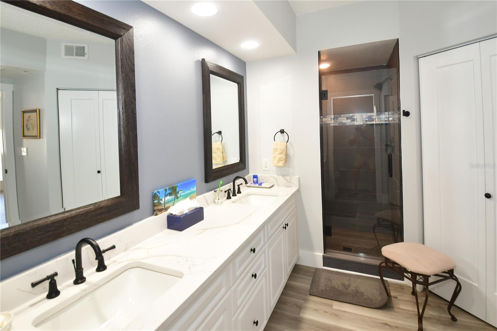 Image 33 of 62 For 6425 Shoreline Drive 10105