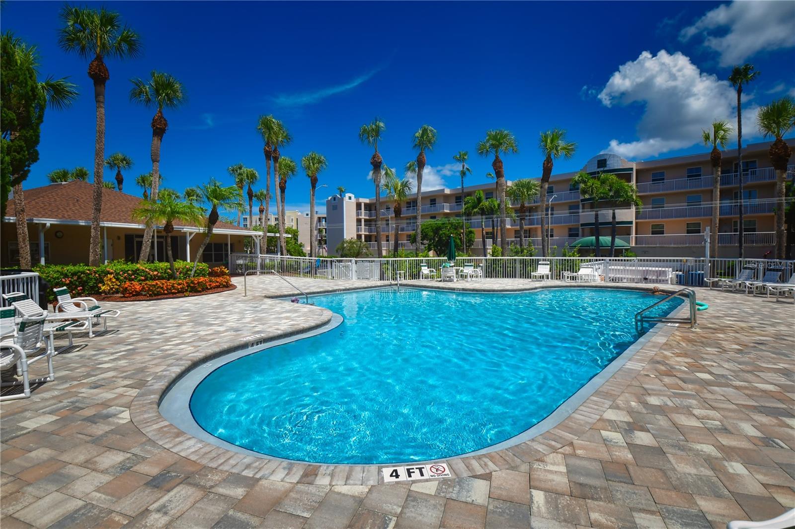 Image 45 of 62 For 6425 Shoreline Drive 10105