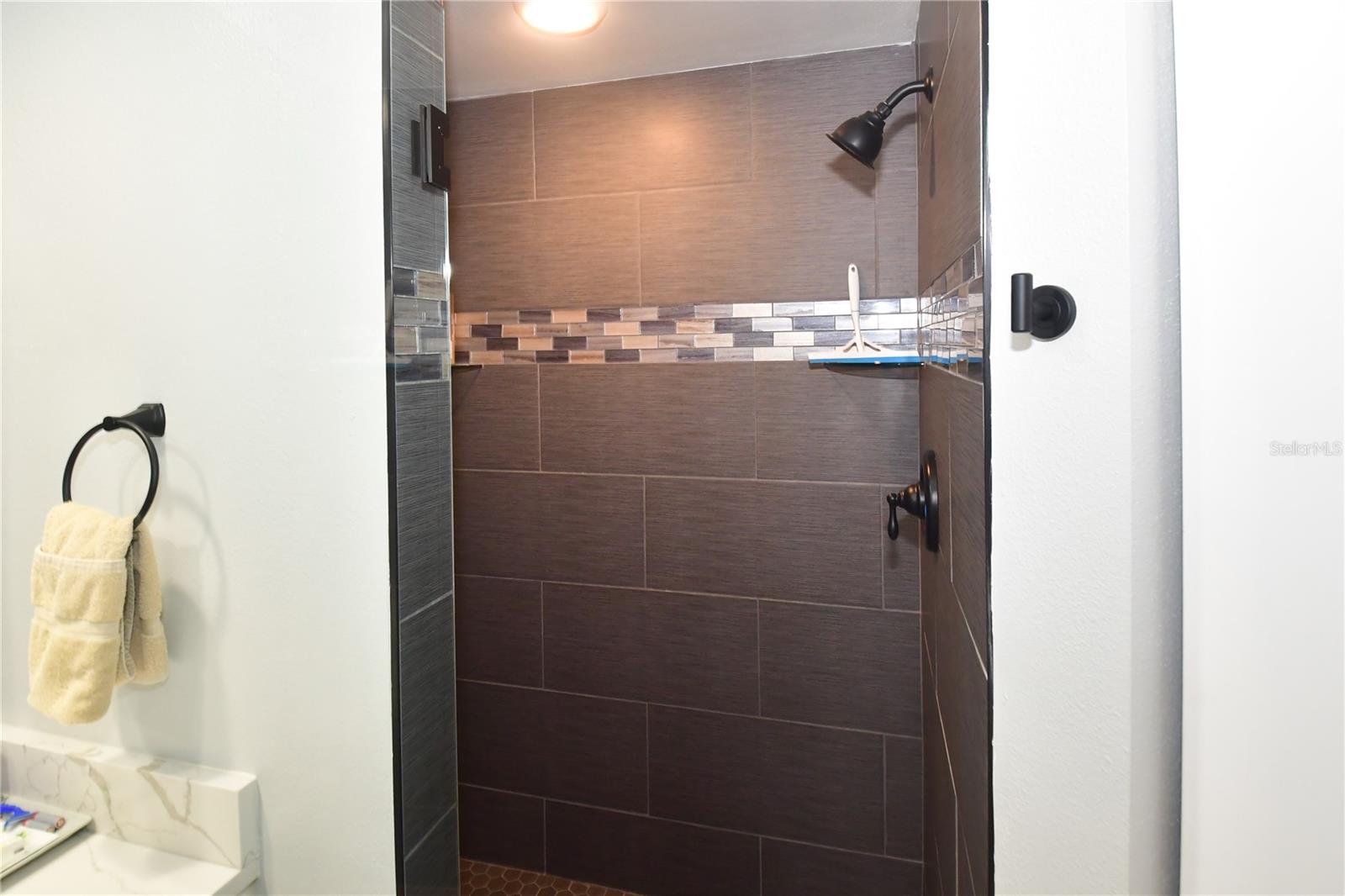 Image 52 of 62 For 6425 Shoreline Drive 10105