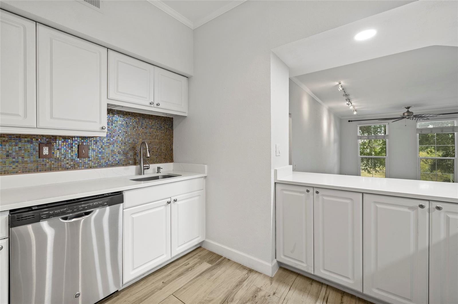 Image 11 of 37 For 410 Armenia Avenue 926