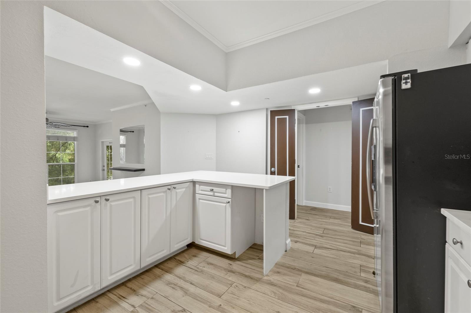 Image 12 of 37 For 410 Armenia Avenue 926