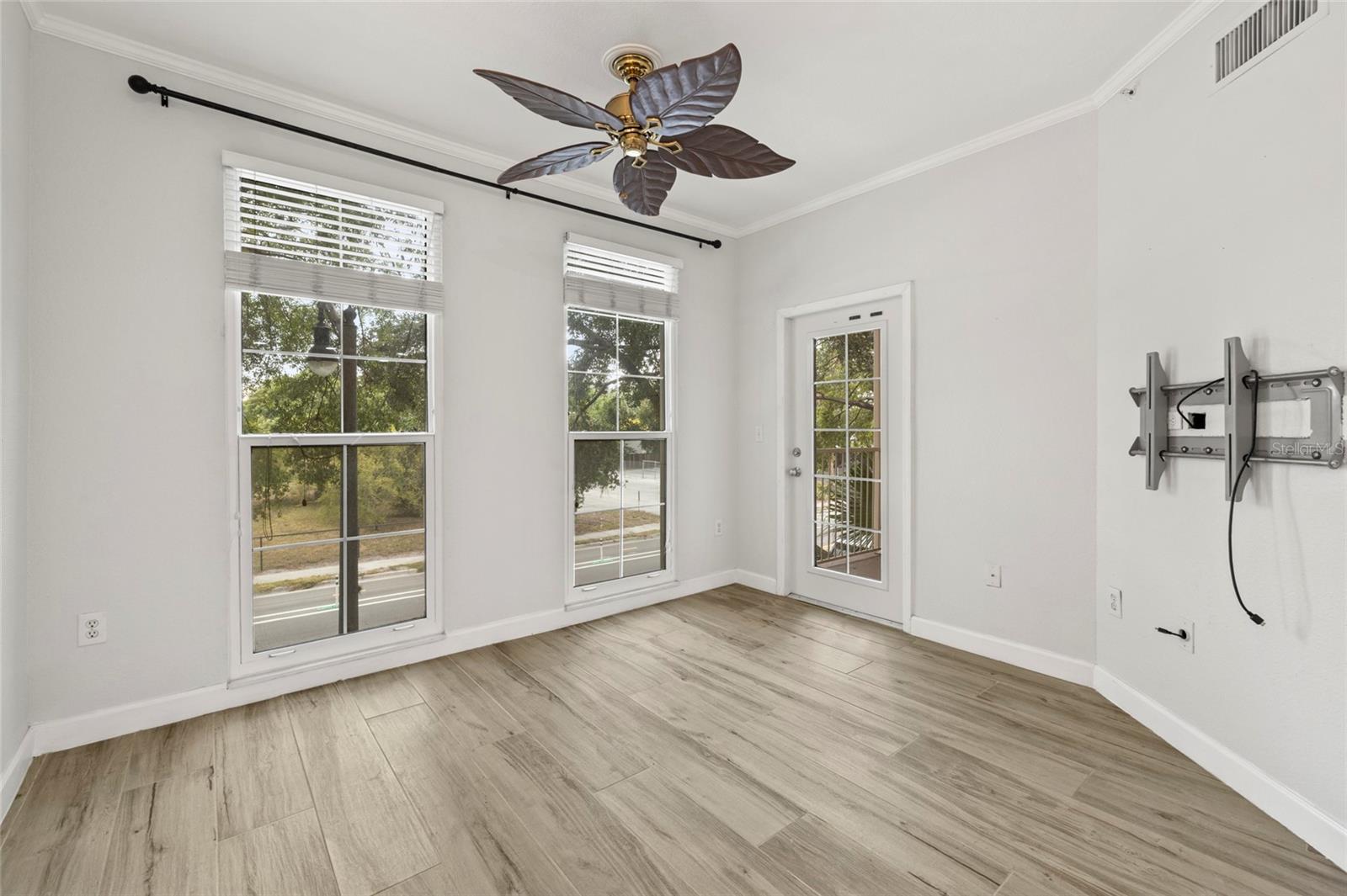 Image 16 of 37 For 410 Armenia Avenue 926