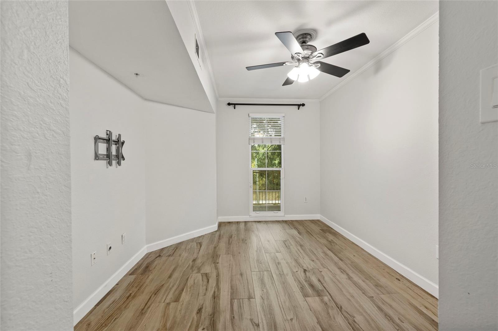 Image 20 of 37 For 410 Armenia Avenue 926