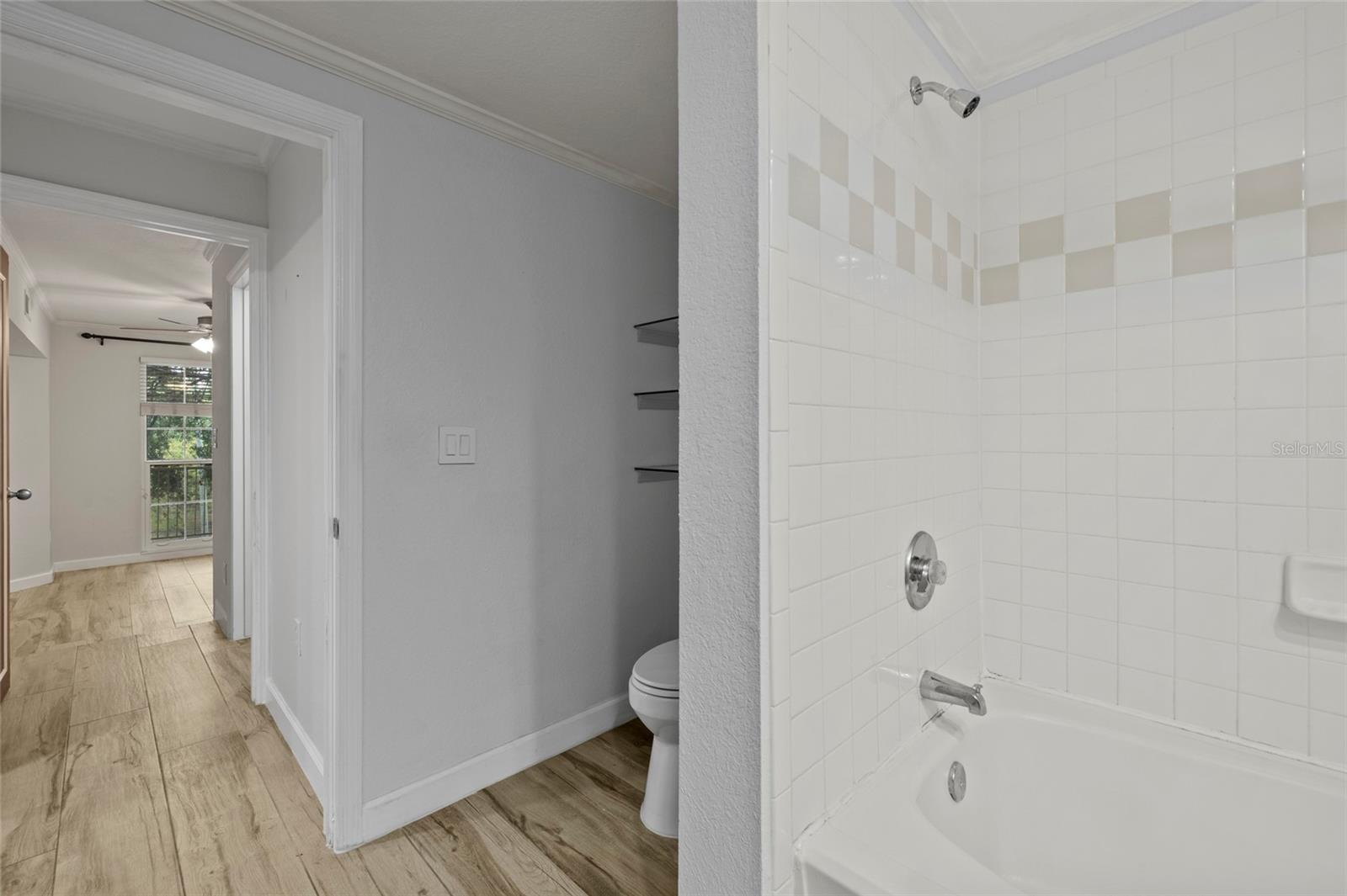 Image 24 of 37 For 410 Armenia Avenue 926