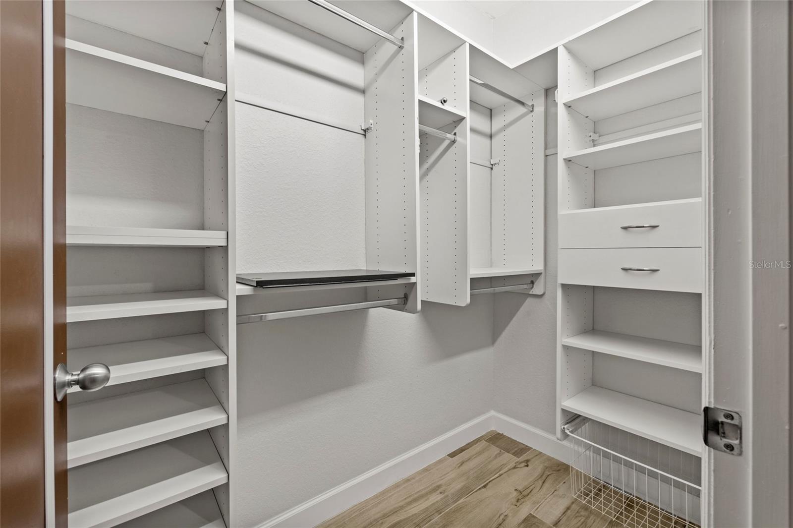 Image 25 of 37 For 410 Armenia Avenue 926