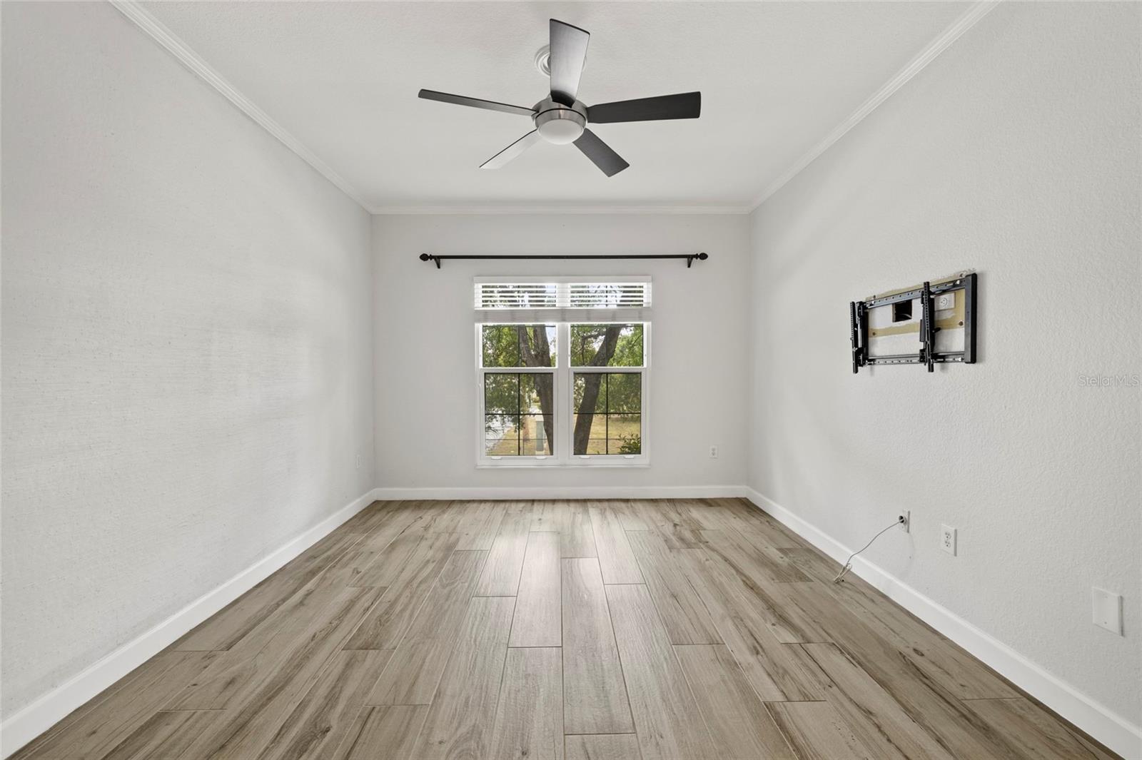 Image 26 of 37 For 410 Armenia Avenue 926