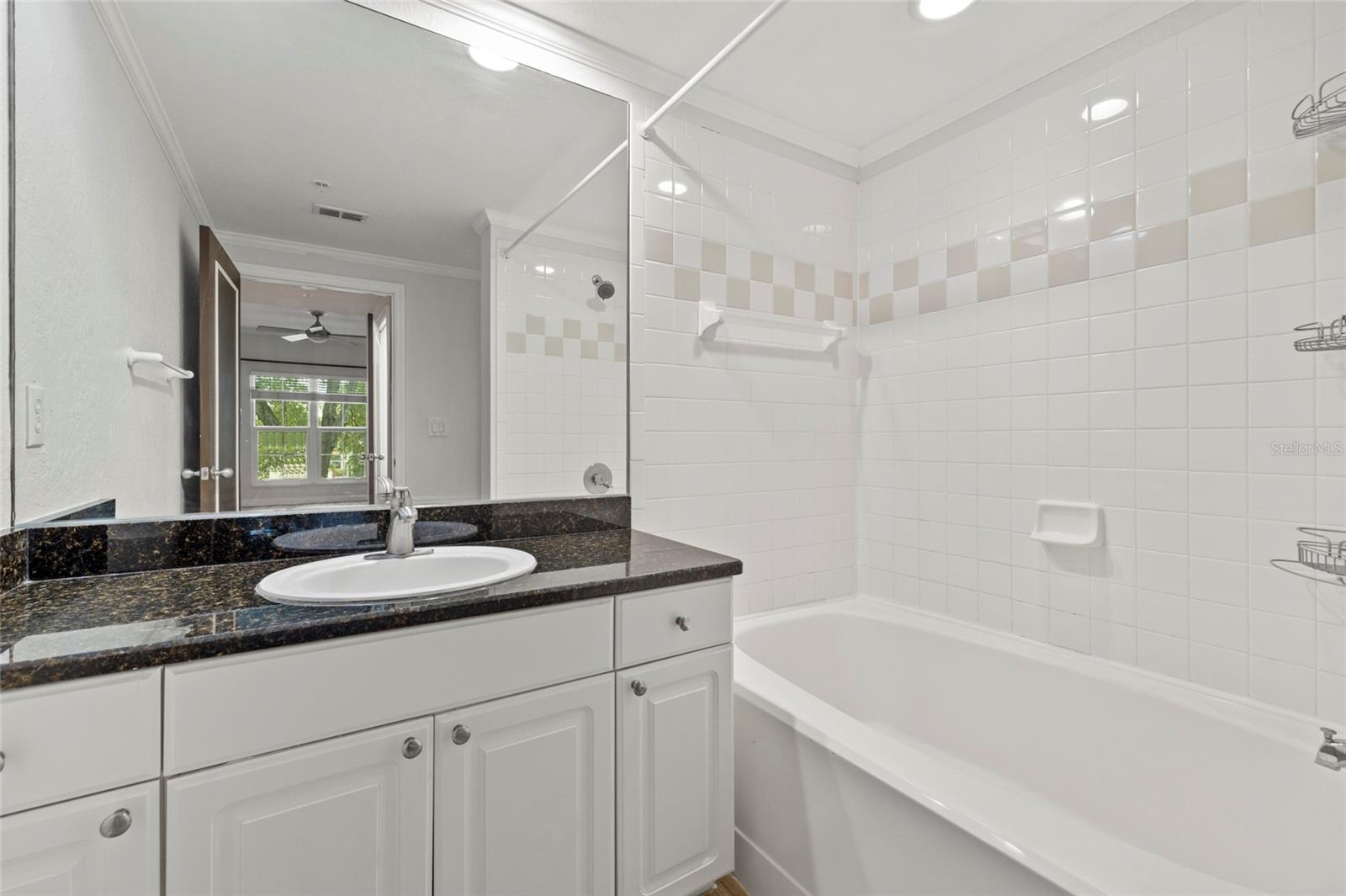 Image 29 of 37 For 410 Armenia Avenue 926