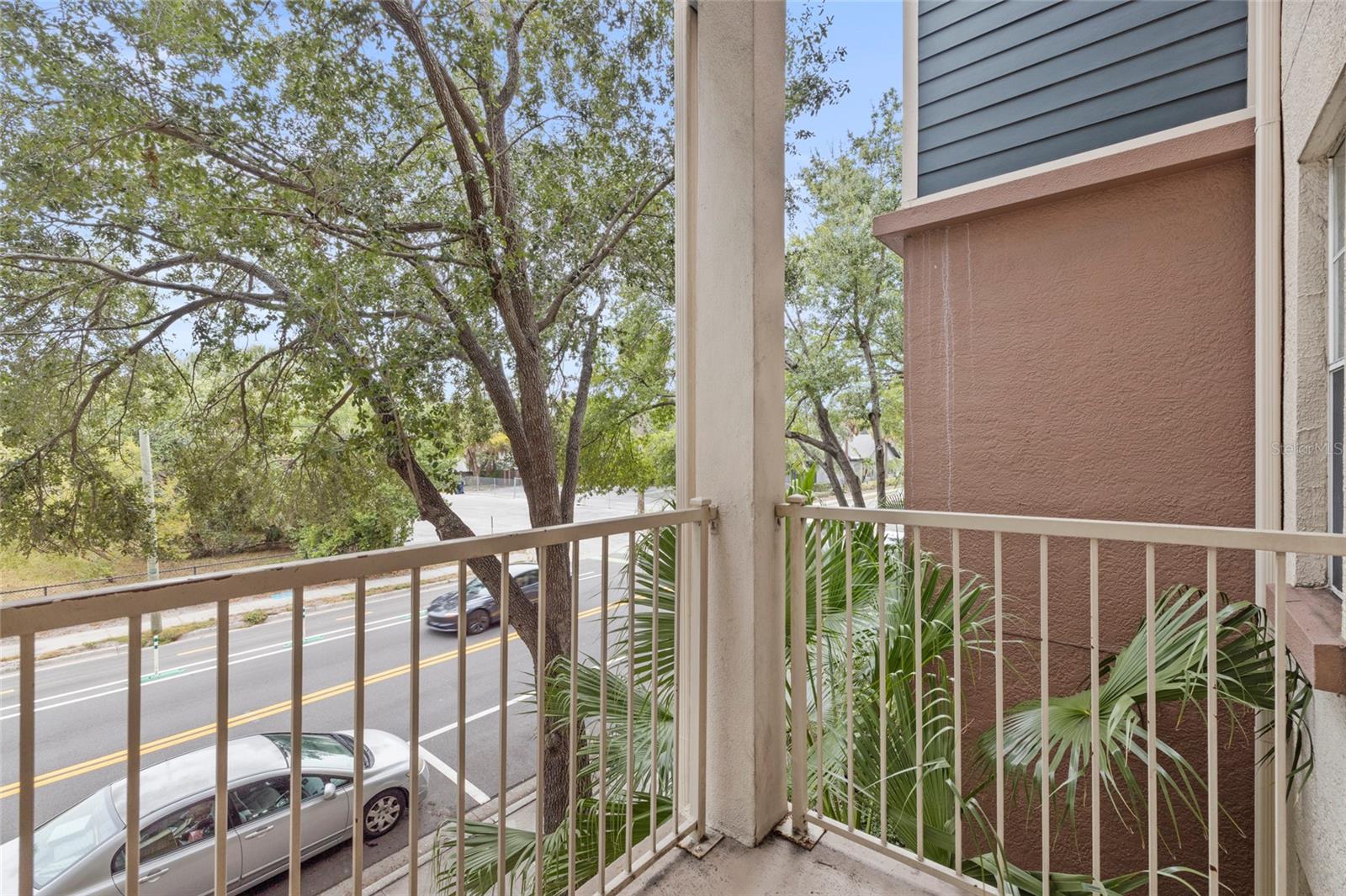 Image 32 of 37 For 410 Armenia Avenue 926