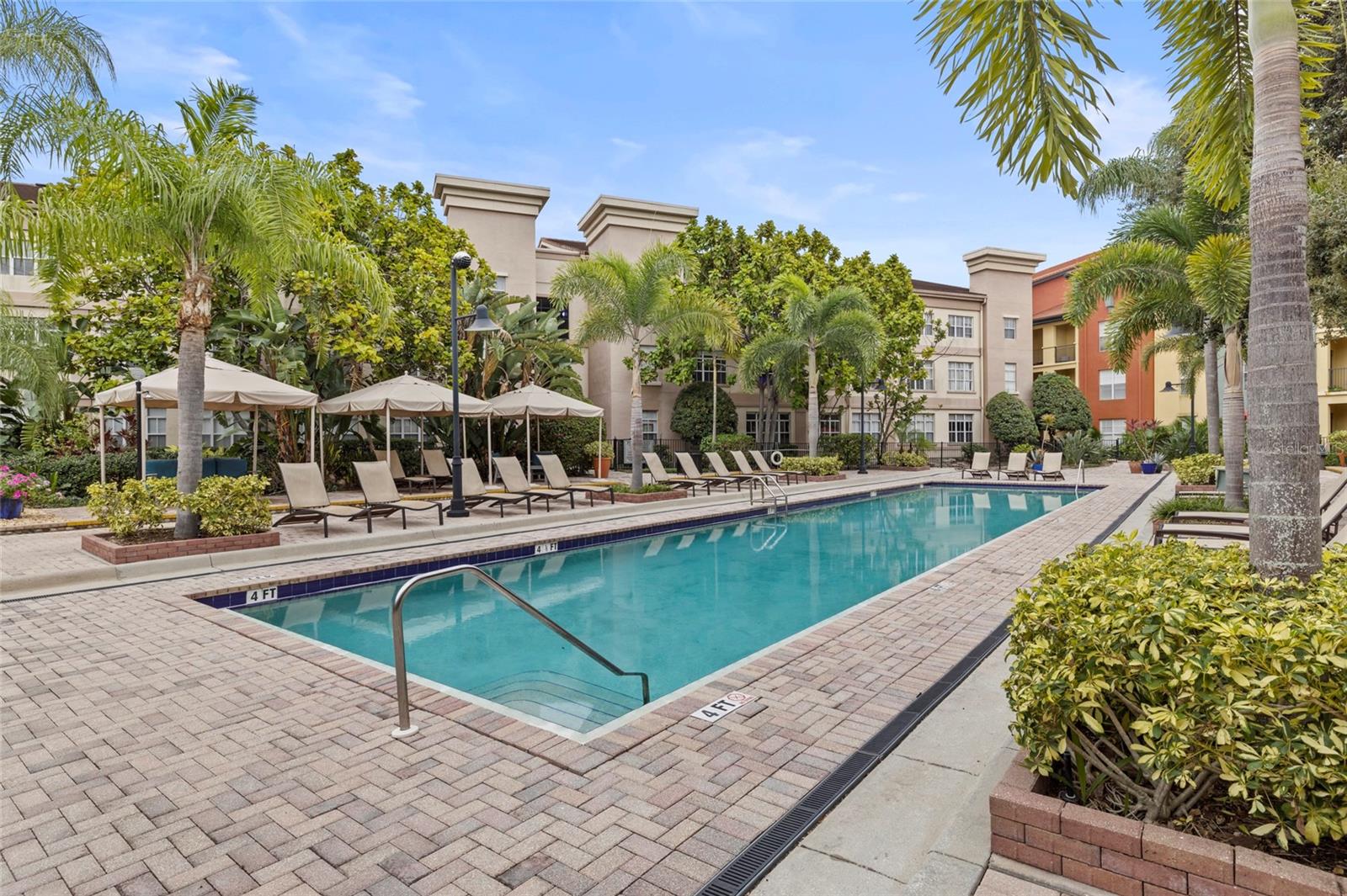 Image 33 of 37 For 410 Armenia Avenue 926