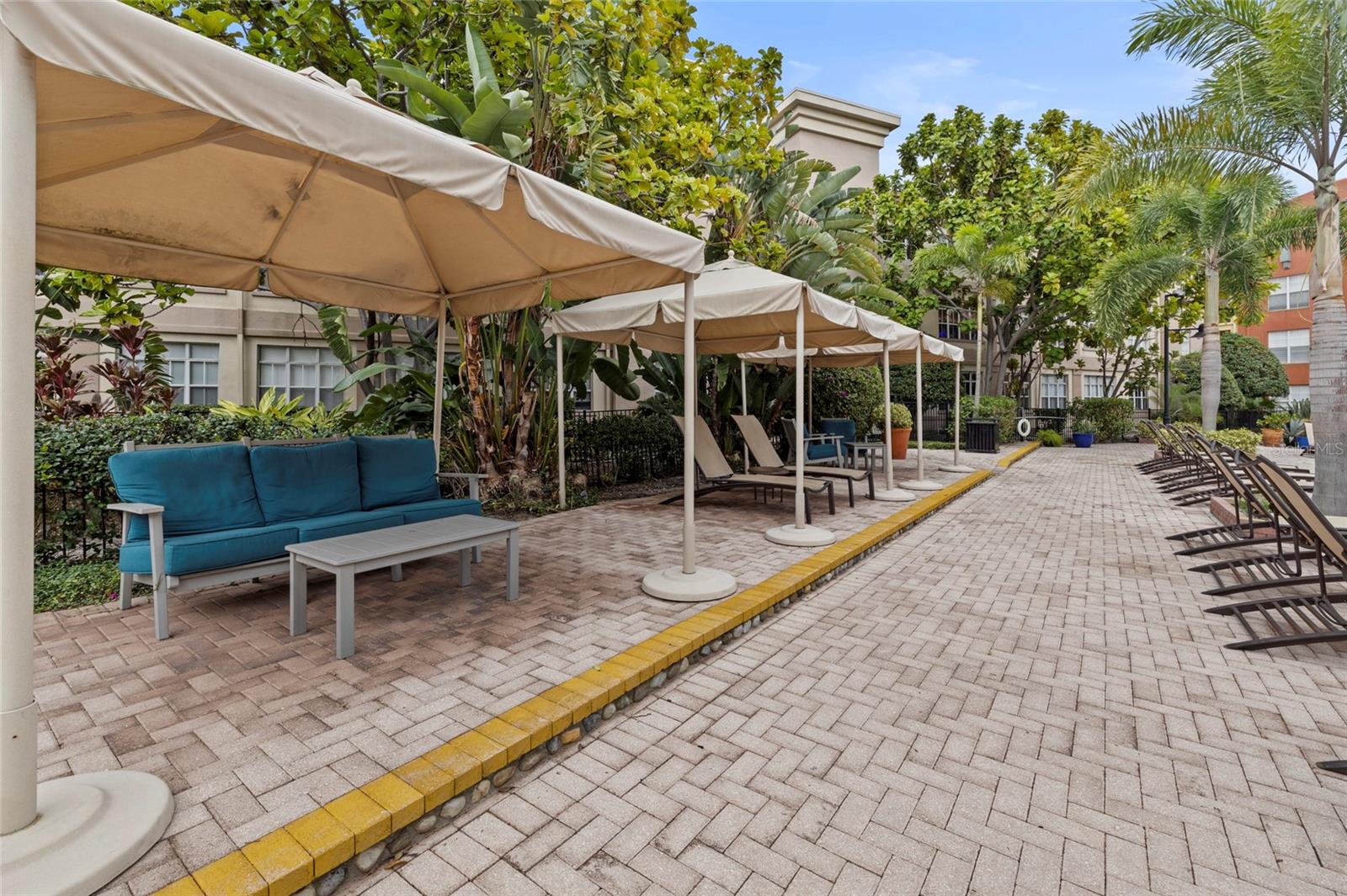 Image 36 of 37 For 410 Armenia Avenue 926