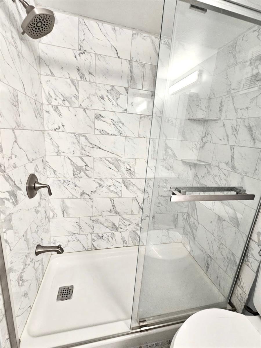 Image 10 of 21 For 11485 Oakhurst Road 1200-303