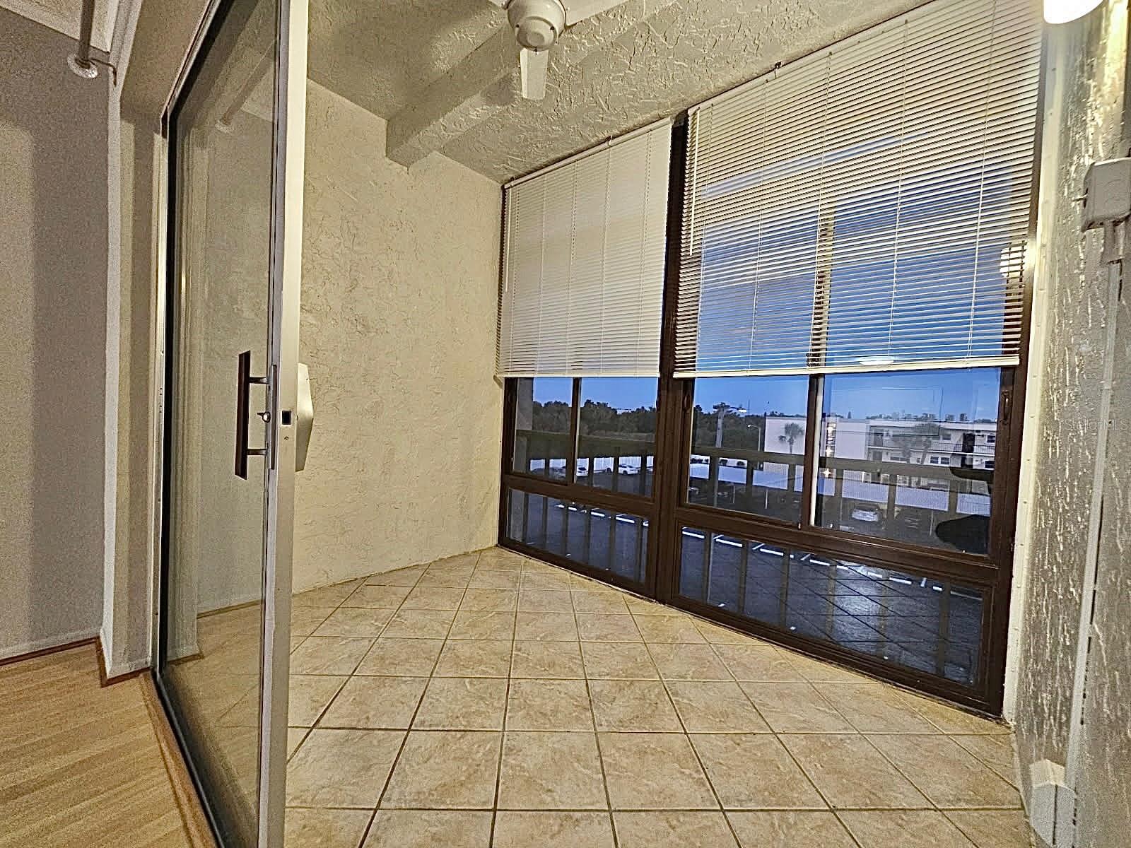 Image 14 of 21 For 11485 Oakhurst Road 1200-303