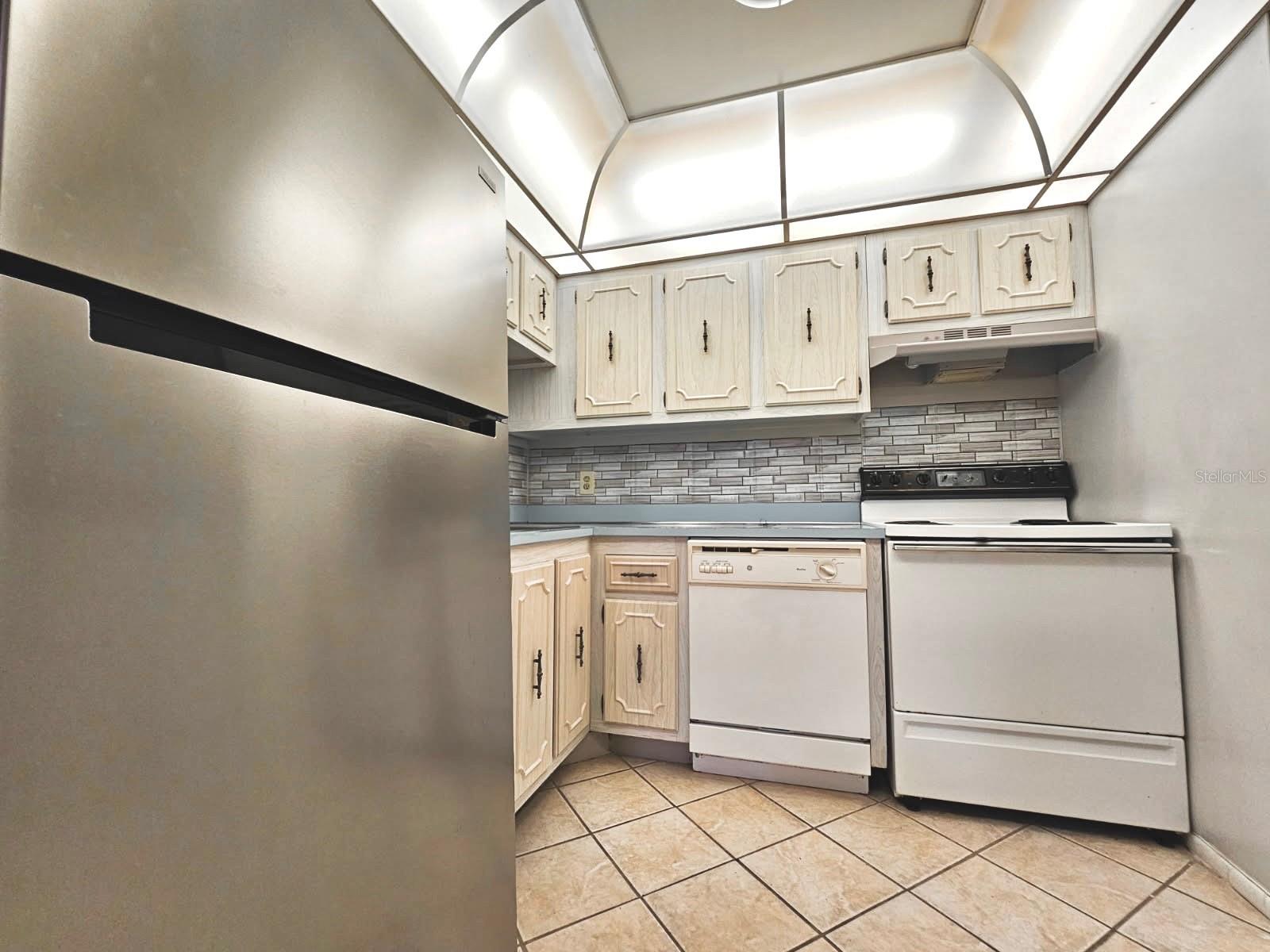 Image 6 of 21 For 11485 Oakhurst Road 1200-303