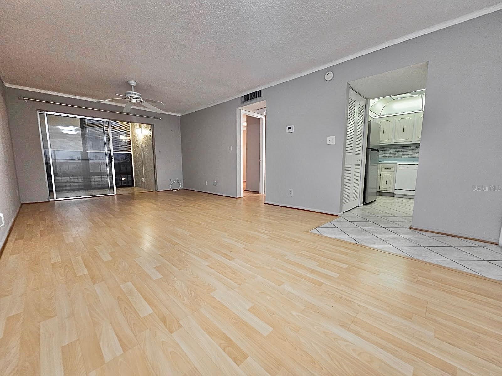 Image 8 of 21 For 11485 Oakhurst Road 1200-303