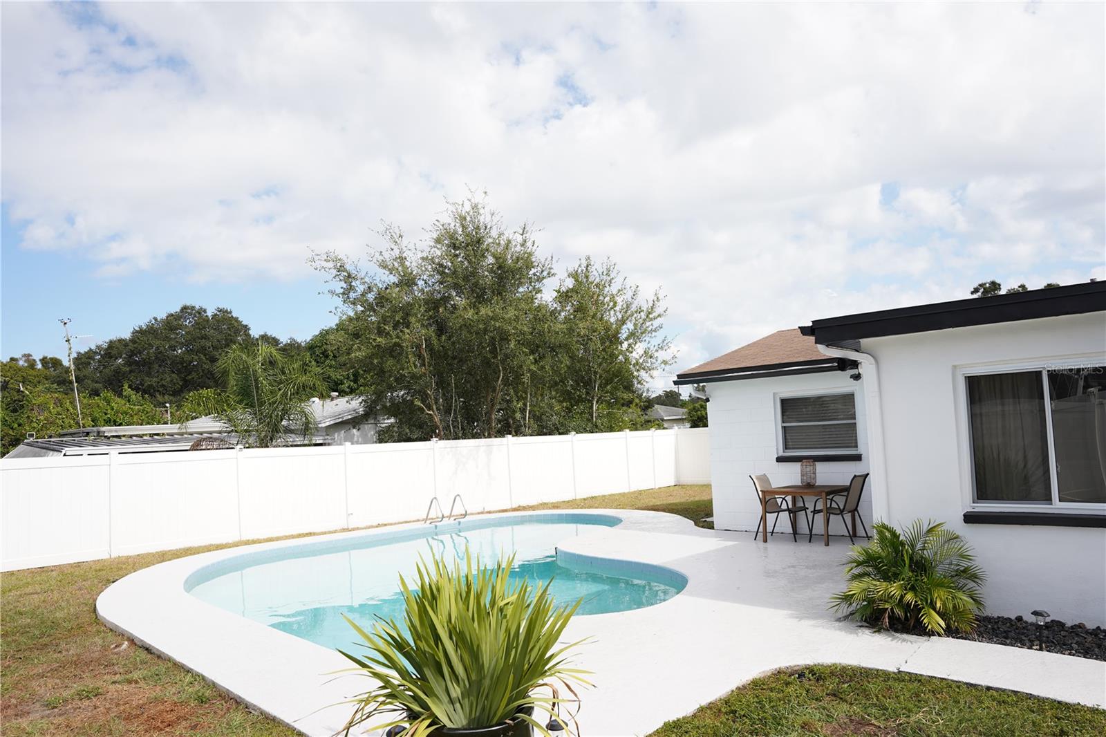 Image 28 of 39 For 7100 21 Street N