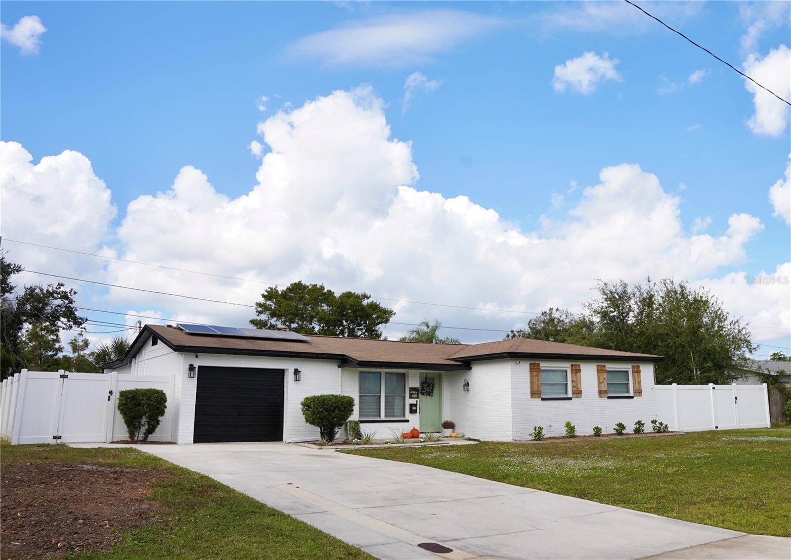 Image 3 of 39 For 7100 21 Street N