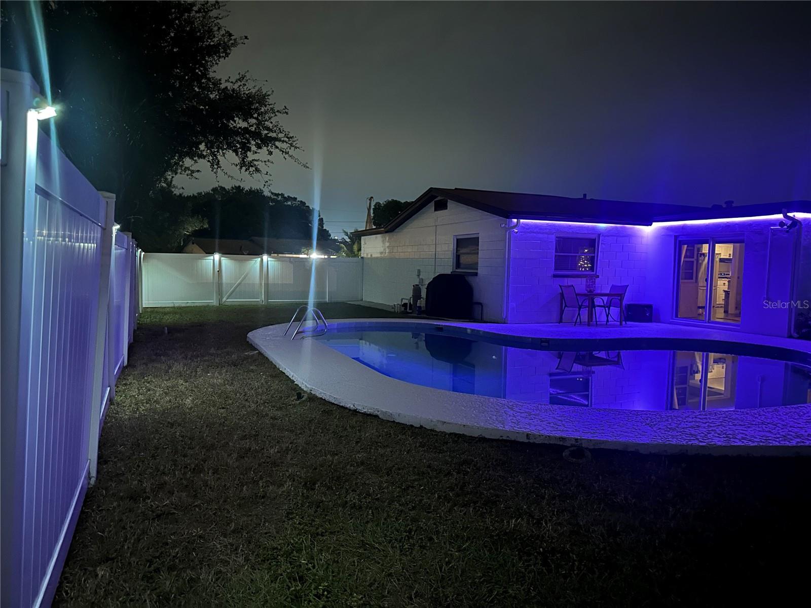 Image 30 of 39 For 7100 21 Street N